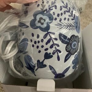 Scentsy Hope Blooms warmer